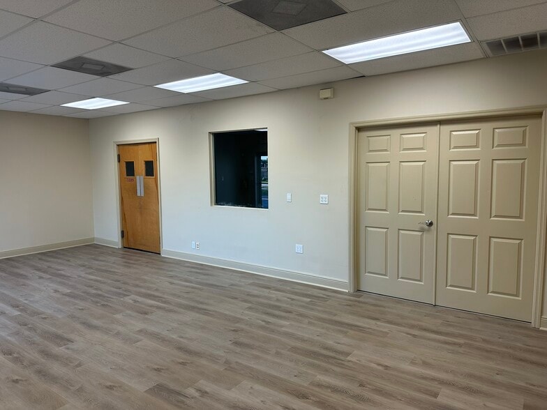 More Photos Of 18480 Paulson Dr, Port Charlotte Warehouse For Sale