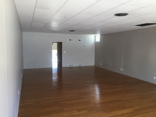 More Photos Of 514 5th St, Peru Restaurant For Lease