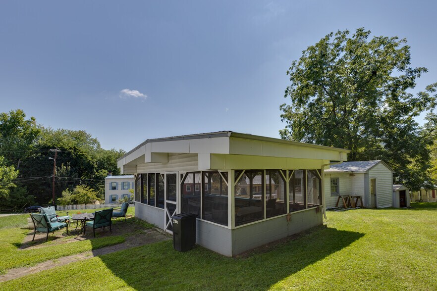More Photos Of 1053 Washington St, Harpers Ferry Hospitality For Sale