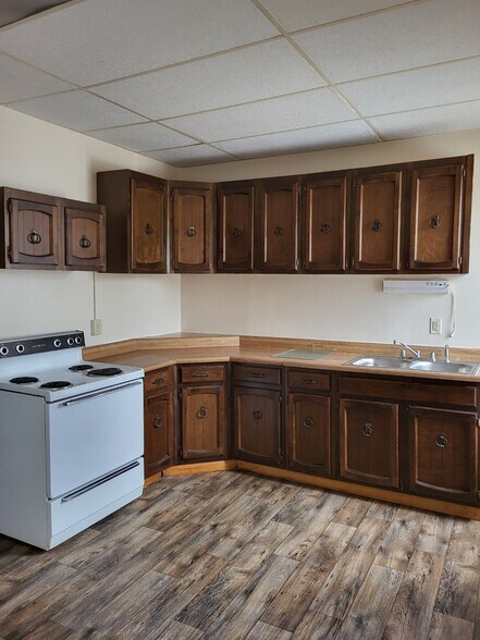 More Photos Of 2 S Main St, Norfolk Supermarket For Sale