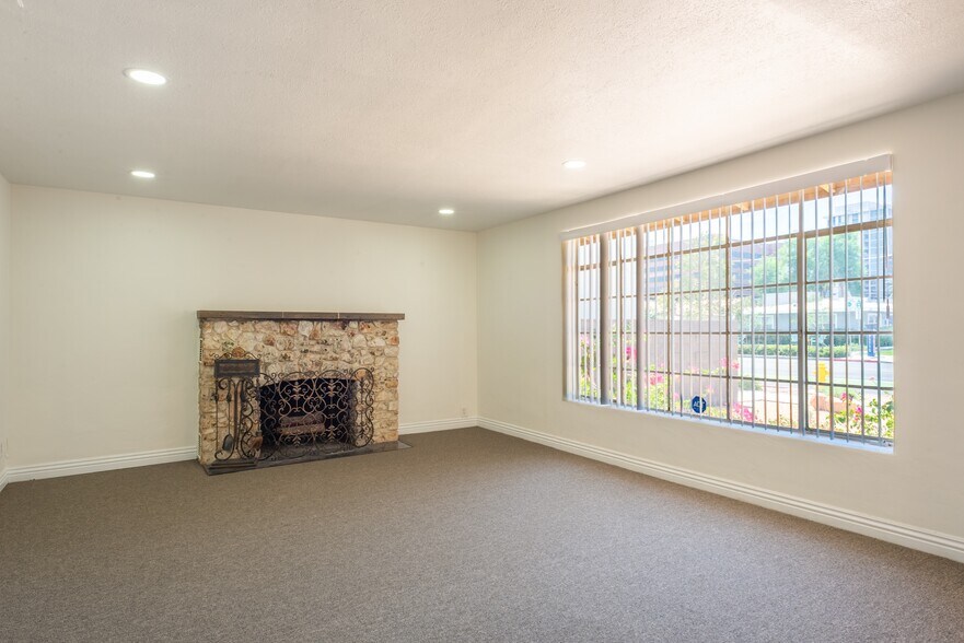 More Photos Of 509 S 6th St, Las Vegas Office For Lease