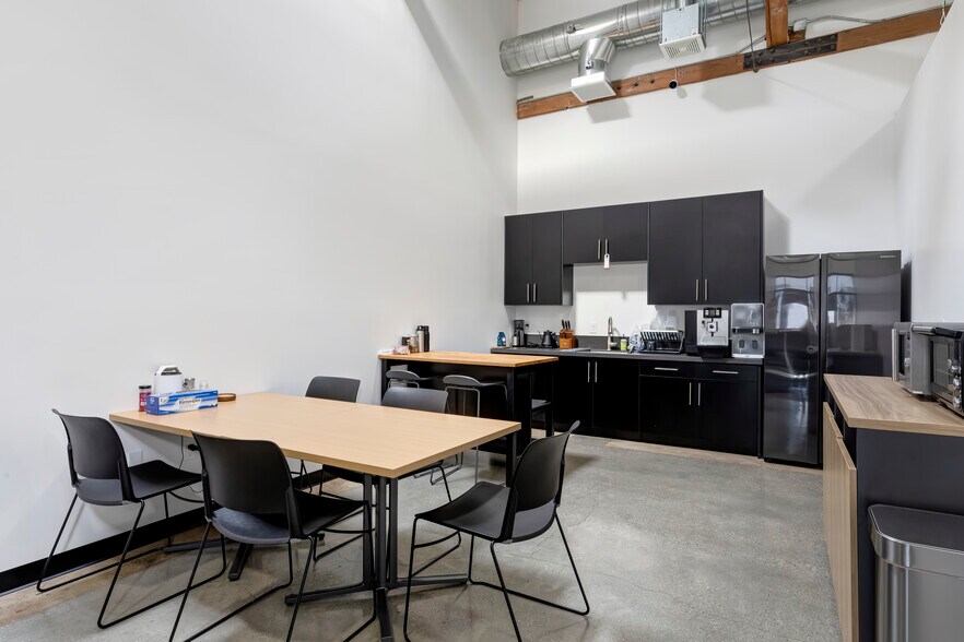 More Photos Of 956 W Hyde Park Blvd, Inglewood Manufacturing For Lease