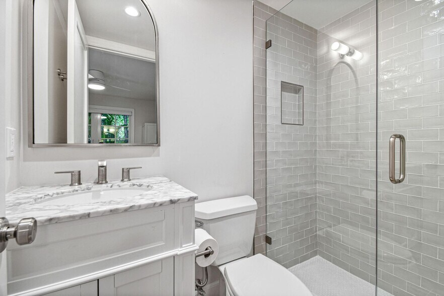 More Photos Of 212 Oleander Ave, Palm Beach Apartments For Sale