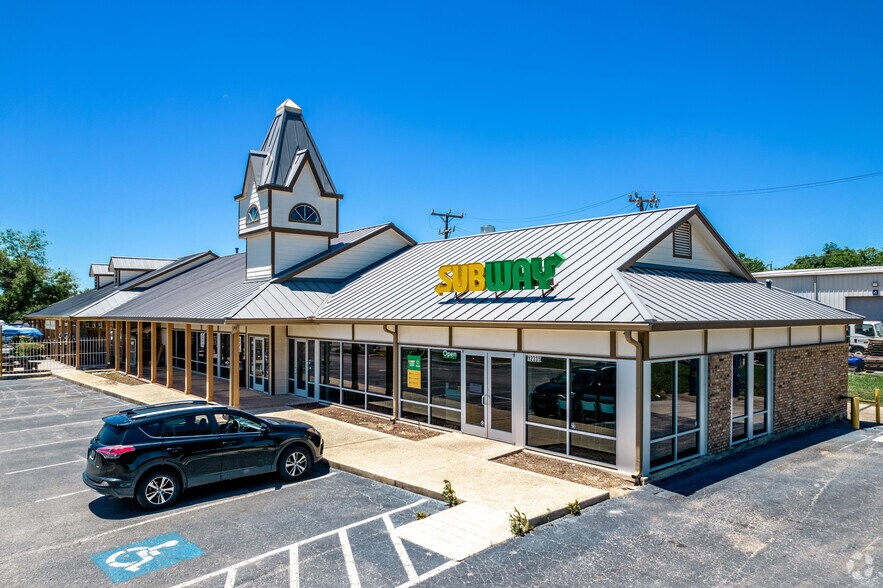 More Photos Of 12303-12335 Wetmore Rd, San Antonio Storefront For Sale