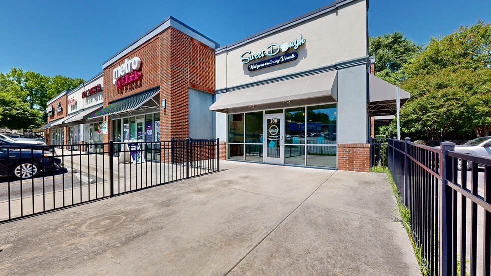 More Photos Of 400 Dobys Bridge Rd, Fort Mill Storefront Retail Office For Lease