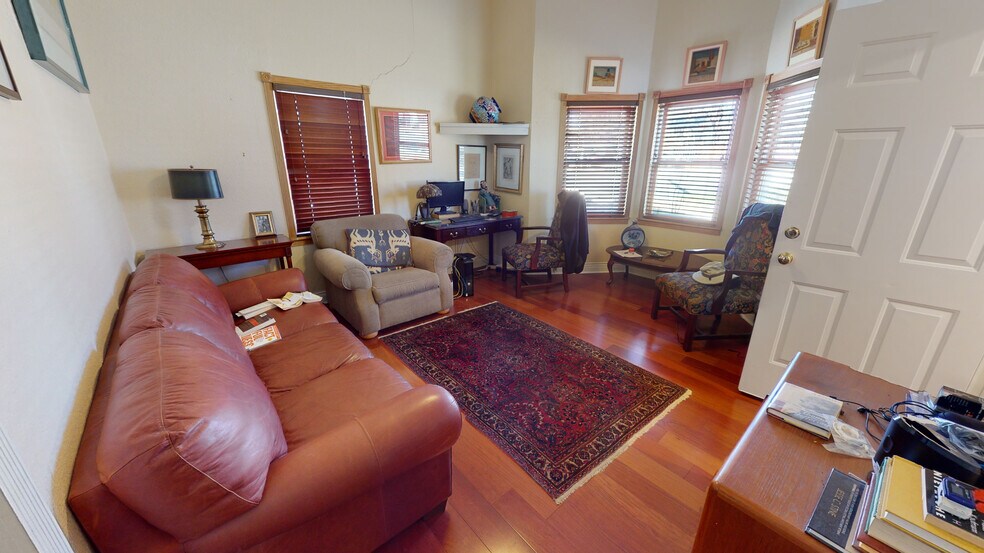 More Photos Of 1607 E 7th St, Austin Office For Sale