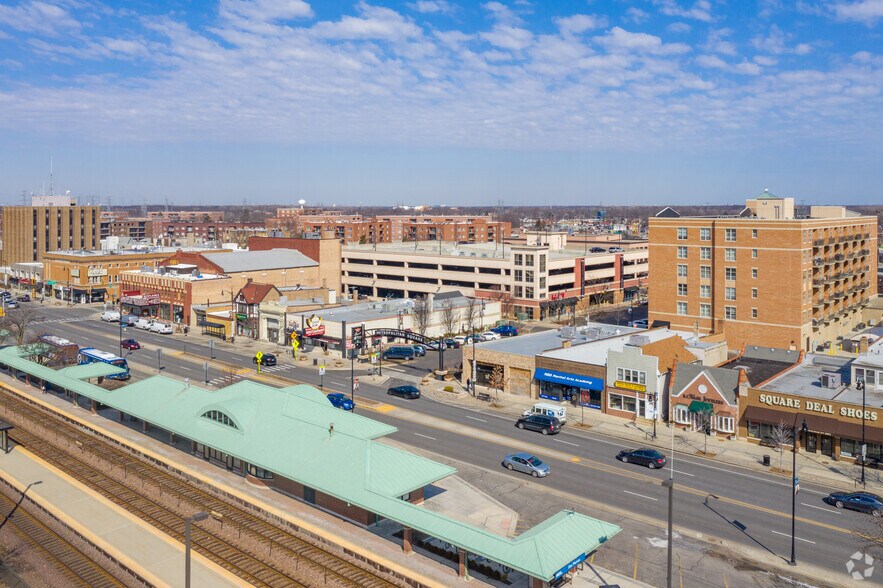 More Photos Of 1461-1479 Market St, Des Plaines Parking Garage For Sale