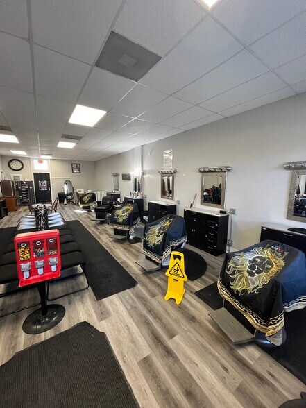 More Photos Of 4963 NW Radial Hwy, Omaha Storefront For Lease