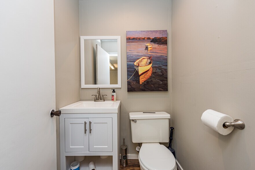 More Photos Of 213 E Washington St, Sequim Storefront Retail Office For Sale