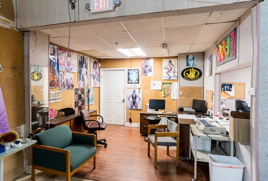 More Photos Of 3149 W Hallandale Beach Blvd, Hallandale Warehouse For Lease