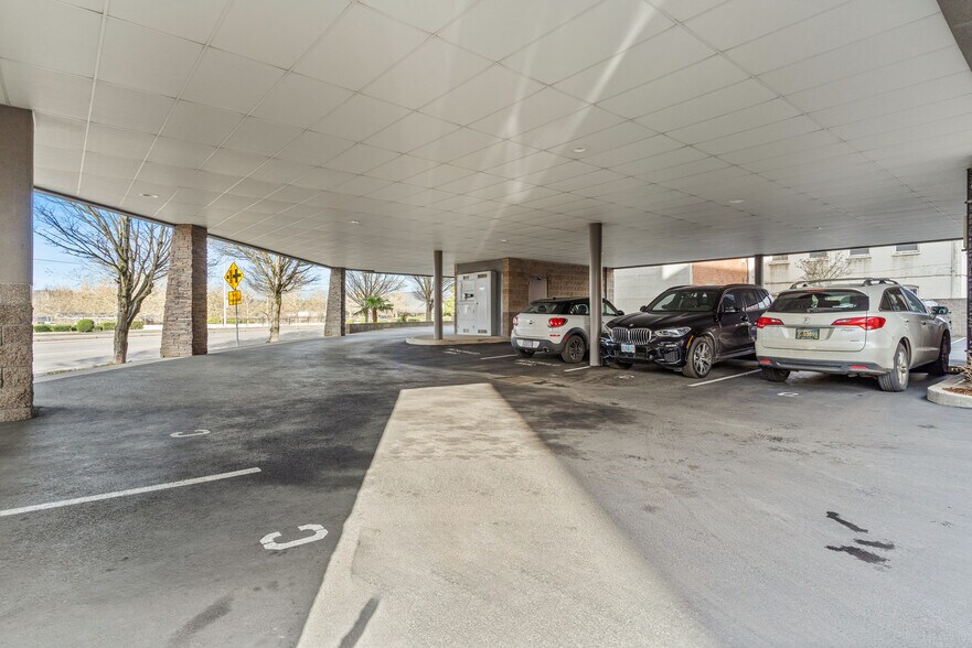 More Photos Of 201 Ferry St SE, Salem Office For Lease