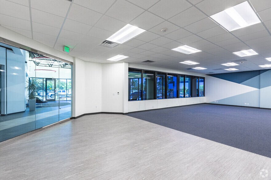 More Photos Of 5575 Ruffin Rd, San Diego Unknown For Lease