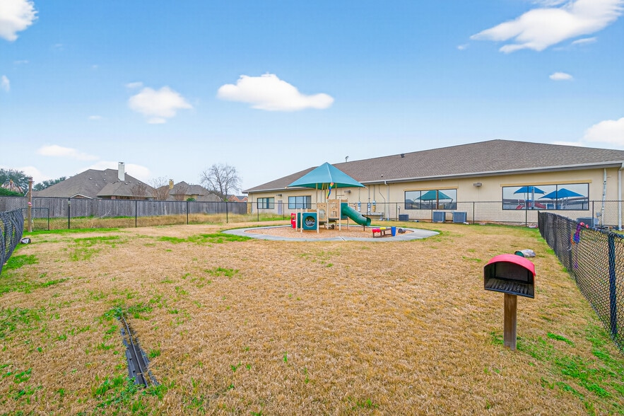 More Photos Of 8525 Queenston Blvd, Houston Freestanding For Sale