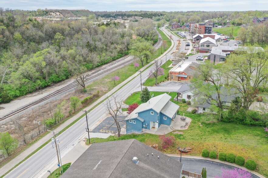 More Photos Of 4114 S Lone Pine Ave, Springfield Office Residential For Sale