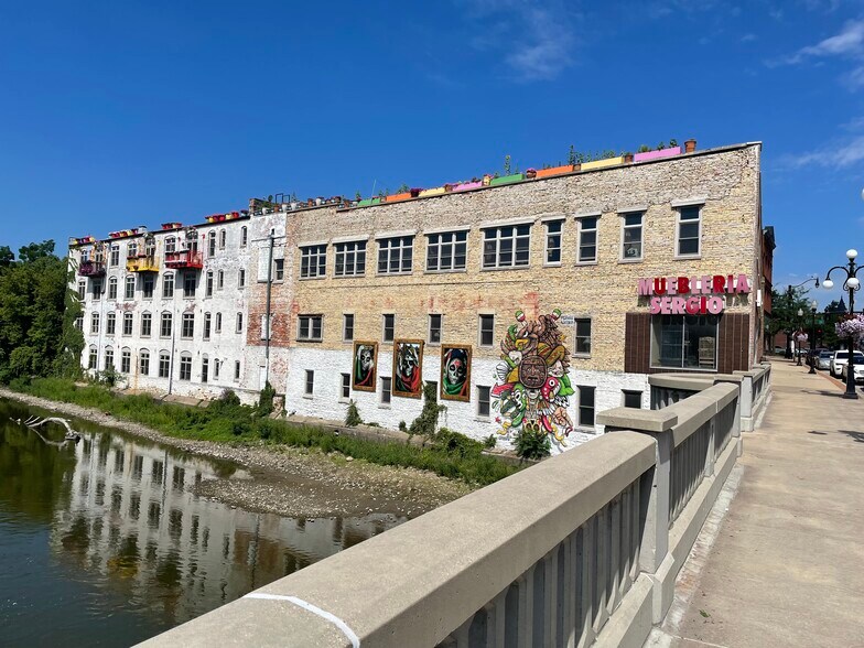 More Photos Of 36 W Downer Pl, Aurora Storefront For Lease