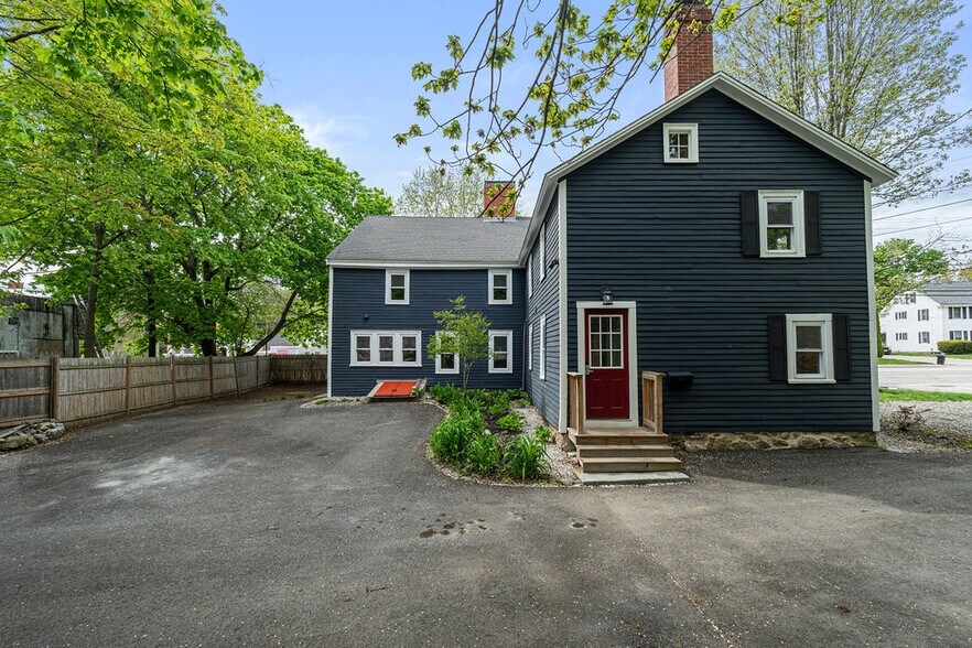More Photos Of 3 Portsmouth Ave, Exeter General Retail For Sale
