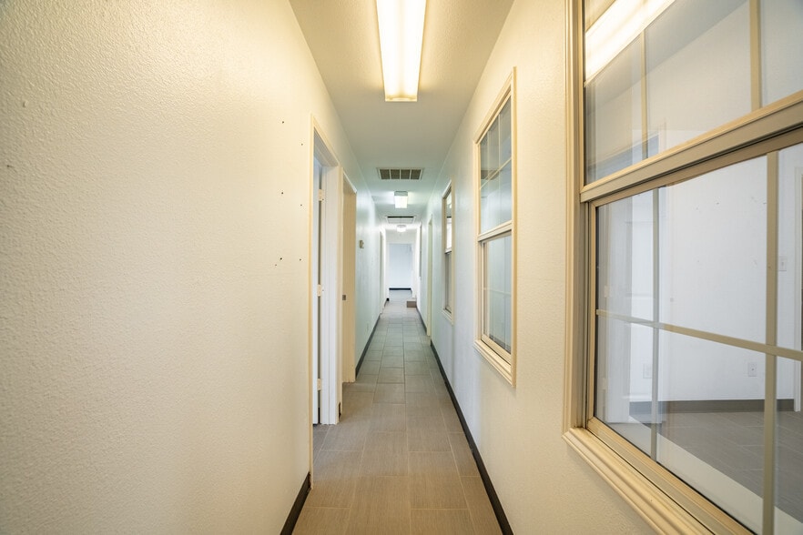 More Photos Of 401 W Simonds Rd, Seagoville Office For Sale