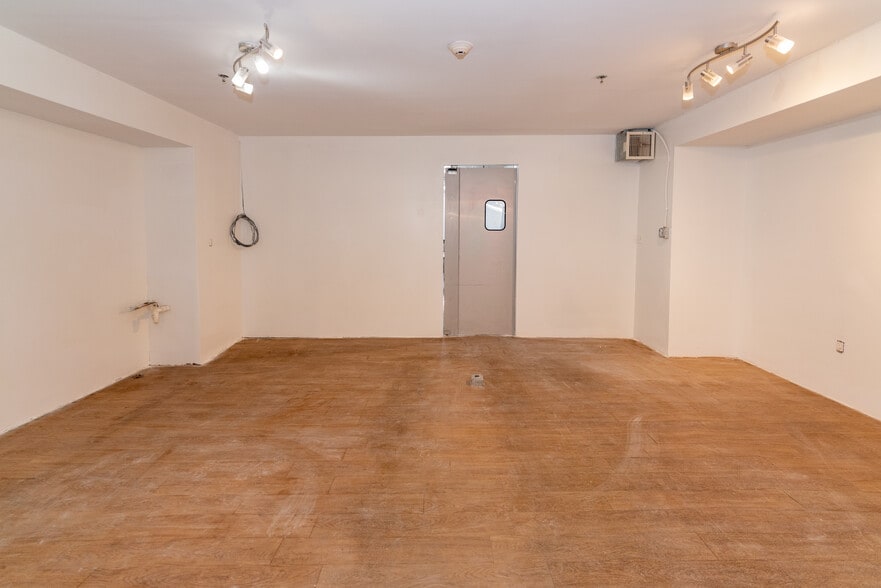 More Photos Of 803-807 Washington Blvd, Baltimore Storefront Retail Residential For Lease