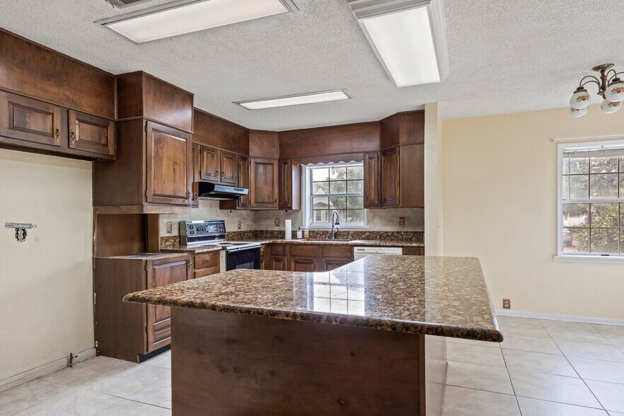 More Photos Of 164 NE Laguna Dr, Lake City Office For Sale