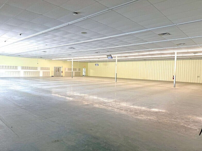 More Photos Of 2040 Keavy, London Freestanding For Lease