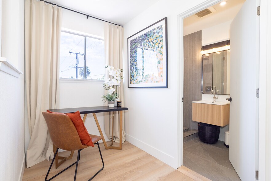 More Photos Of 13123 W Washington Blvd, Los Angeles Showroom For Lease