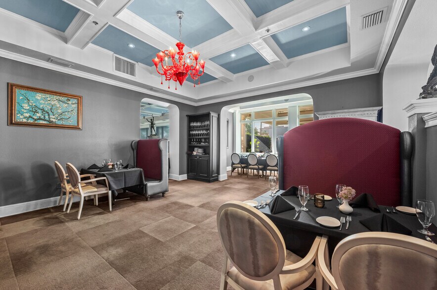 More Photos Of 655 2nd Ave S, Saint Petersburg Restaurant For Sale