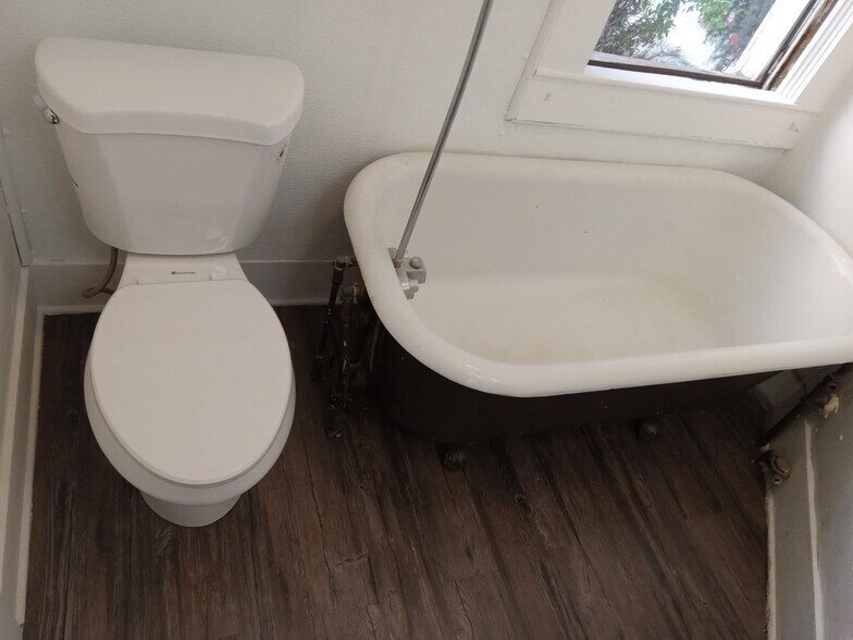 More Photos Of 213 Cedar St, Klamath Falls Apartments For Sale