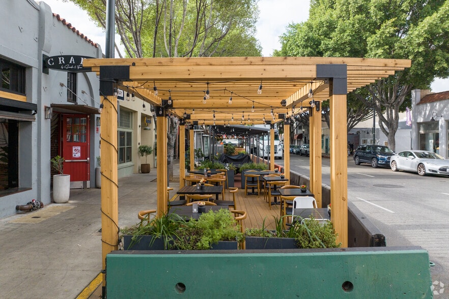 More Photos Of 30 W Green St, Pasadena Storefront For Lease