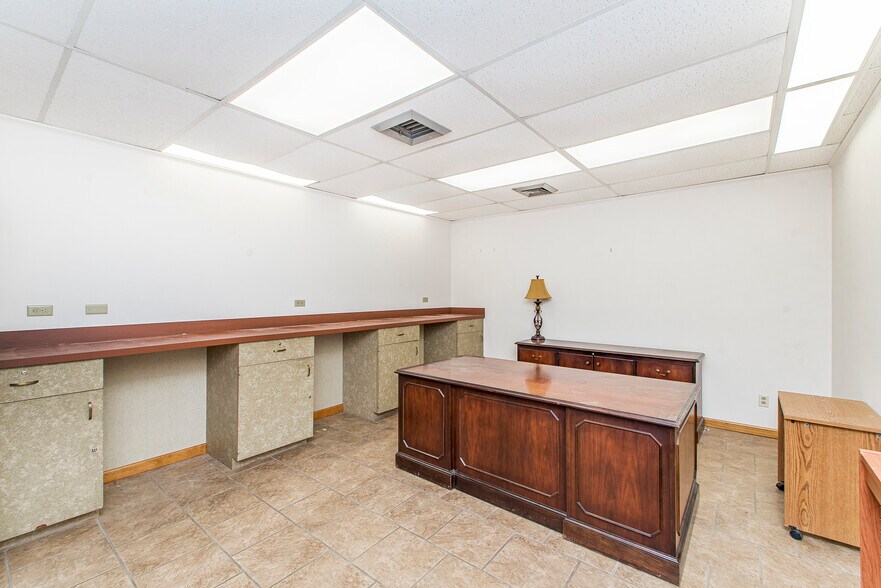 More Photos Of 724 Avenue F, Bogalusa Office For Sale