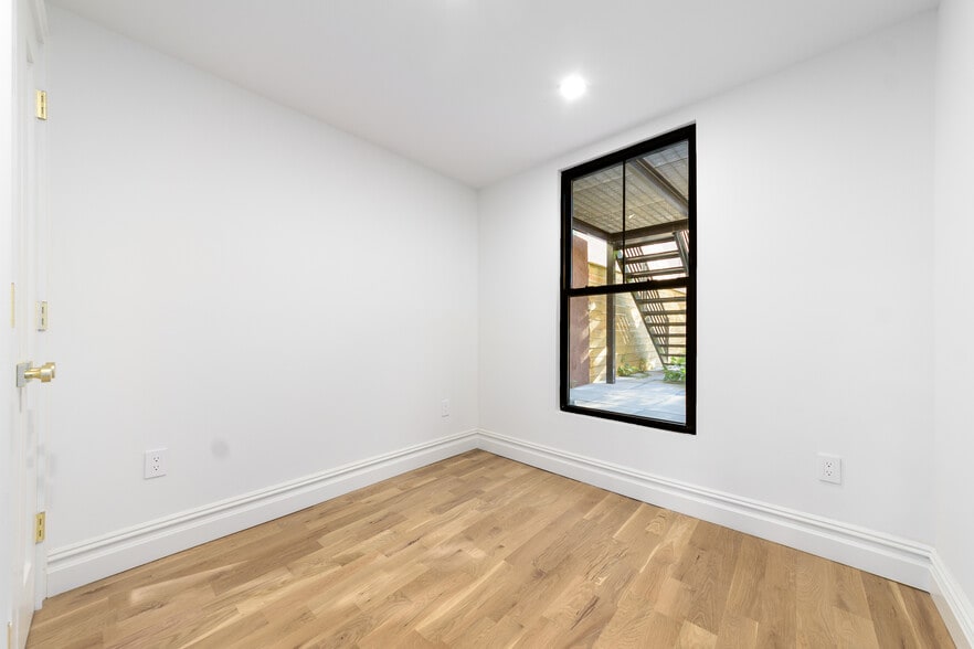 More Photos Of 16 Goodwin Pl, Brooklyn Multifamily For Sale