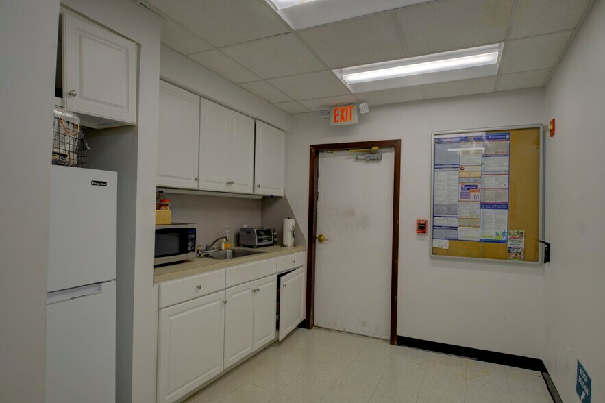 More Photos Of 111 Torrey St, Brockton Medical For Sale