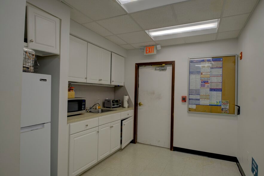 More Photos Of 111 Torrey St, Brockton Medical For Lease