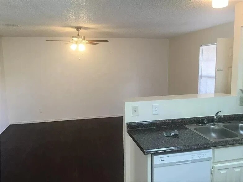 More Photos Of 8201 Riverstone Dr, Austin Multifamily For Sale
