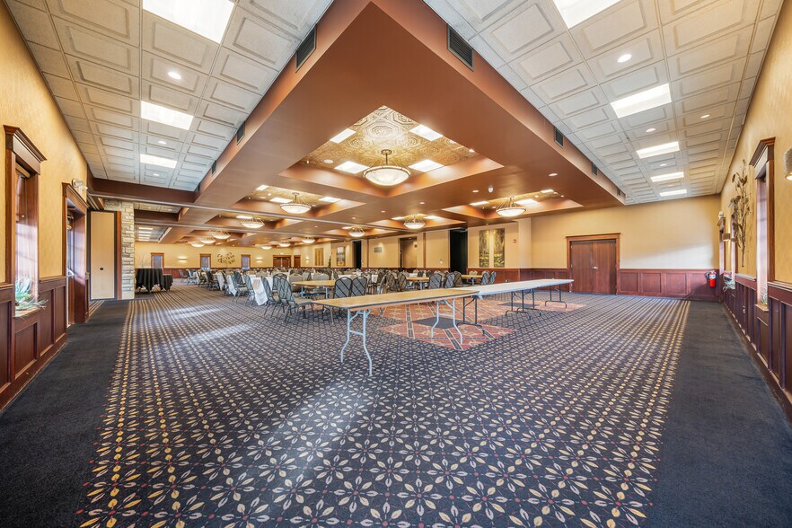 More Photos Of 3177 French Rd, De Pere Restaurant For Sale