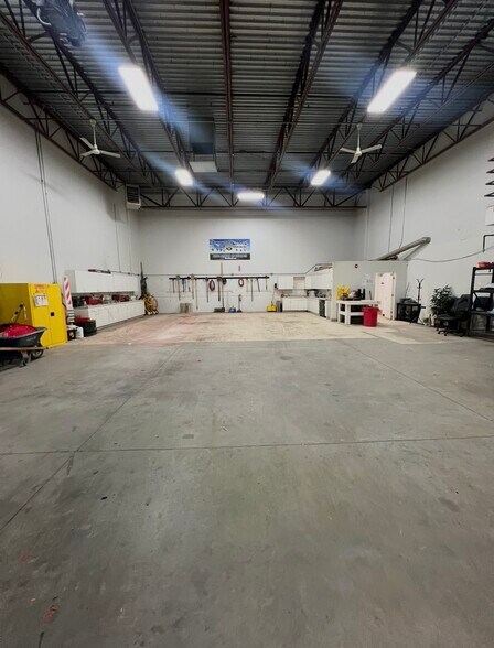 More Photos Of 585-597 W 9400 S, Sandy Warehouse For Lease