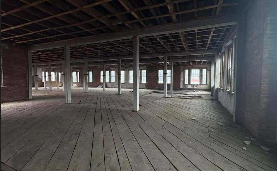 More Photos Of 3089 Main St, Mansfield Service For Lease