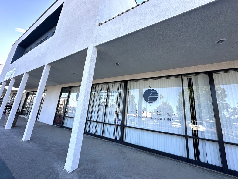 More Photos Of 4105-4129 South St, Lakewood Unknown For Lease