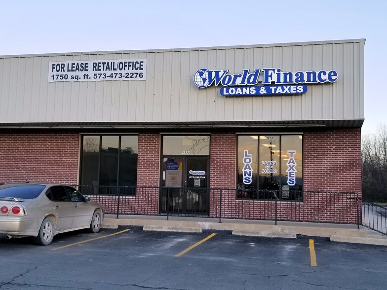 More Photos Of 1978-1990 N Bluff St, Fulton Storefront For Lease