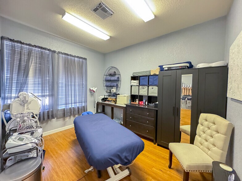 More Photos Of 600 Round Rock West, Round Rock Office For Lease