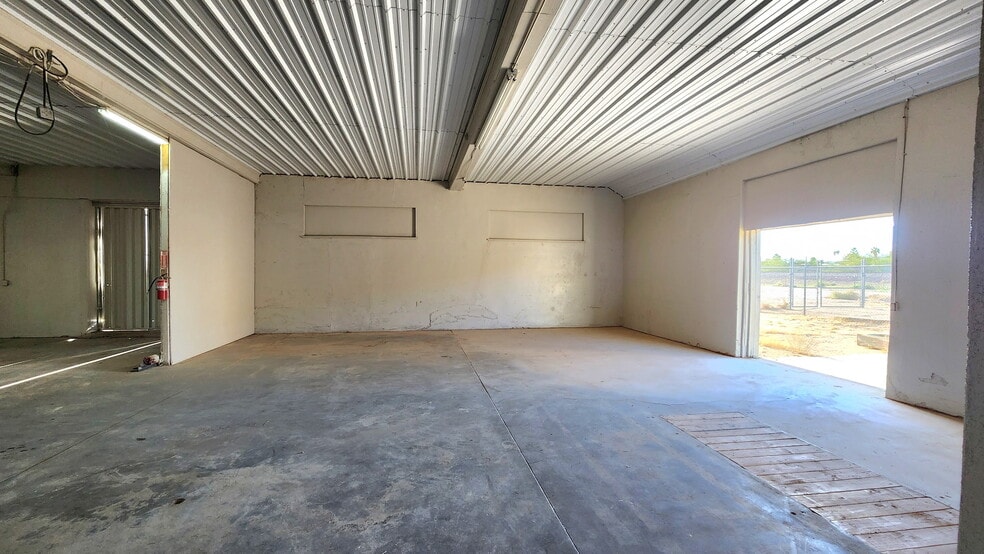 More Photos Of 66695 HWY 60 hwy, Salome Warehouse For Sale