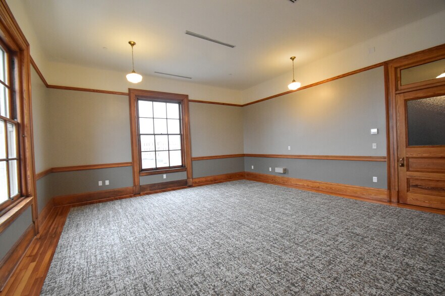 More Photos Of 1 East Ave, Lockport Office For Lease