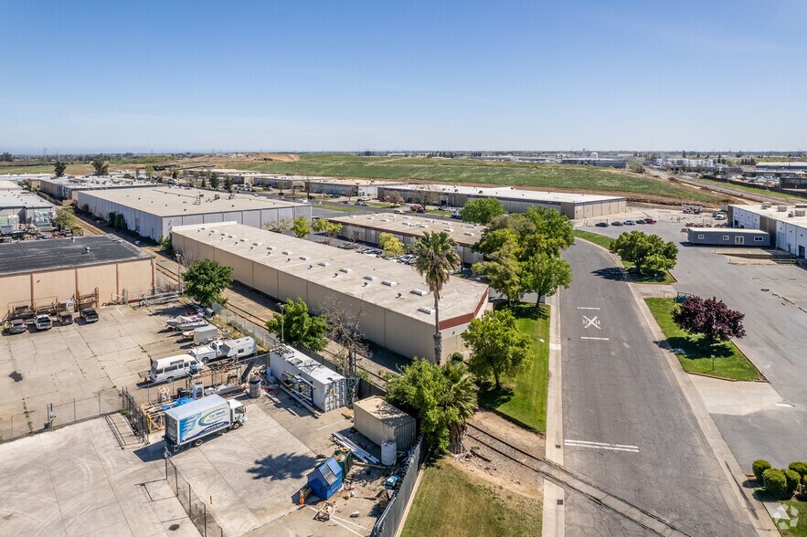 More Photos Of 5401 Warehouse Way, Sacramento Warehouse For Lease