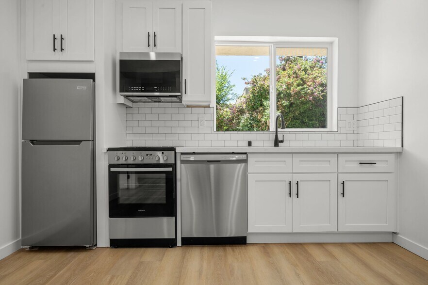 More Photos Of 8419-8425 S Western Ave, Los Angeles Apartments For Sale