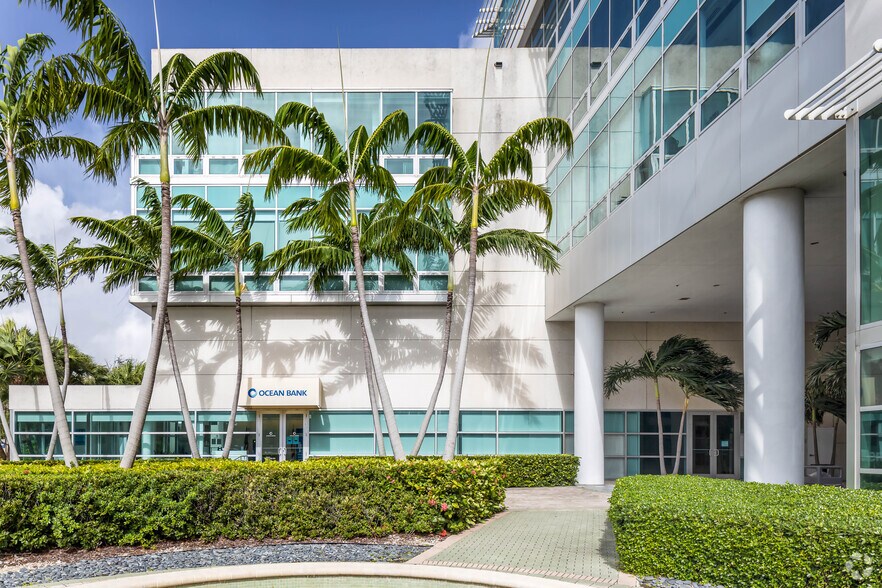 More Photos Of 20900 NE 30th Ave, Aventura Office Residential For Lease