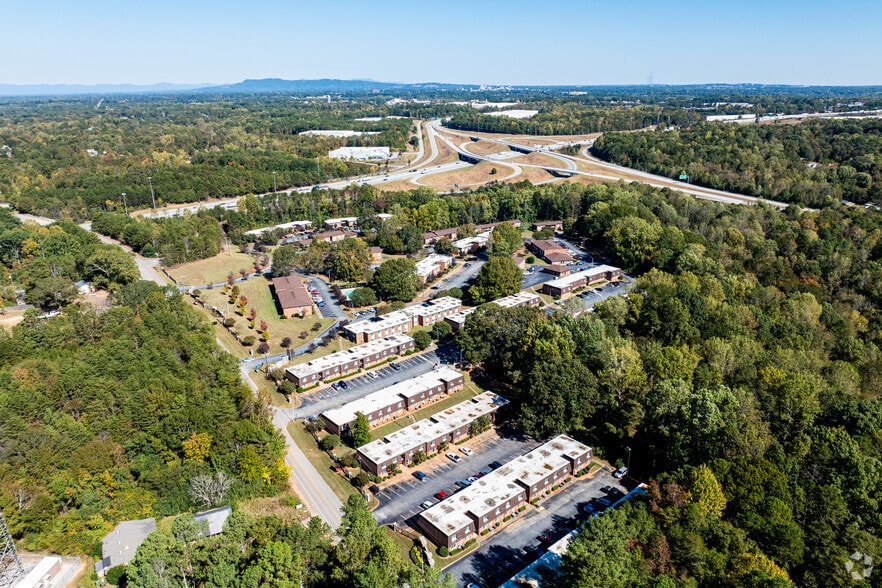 More Photos Of 1 Lakeside Rd, Greenville Apartments For Sale