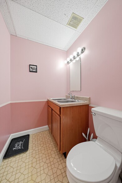 More Photos Of 23 E Frederick St, Walkersville Office For Sale