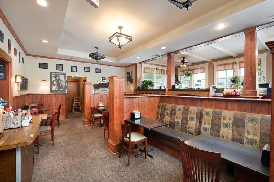 More Photos Of 2711 W College St, Bozeman Restaurant For Sale