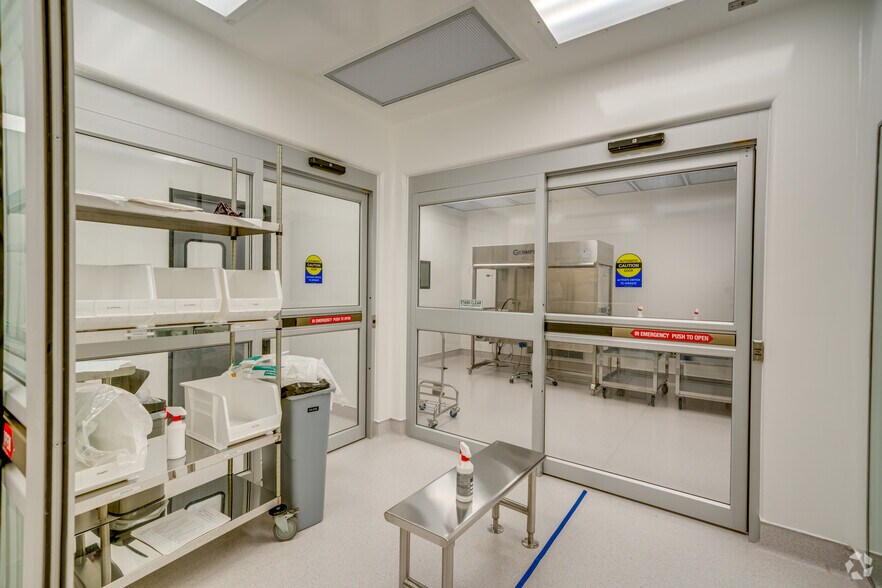 More Photos Of 711 E Carefree Hwy, Phoenix Unknown For Lease