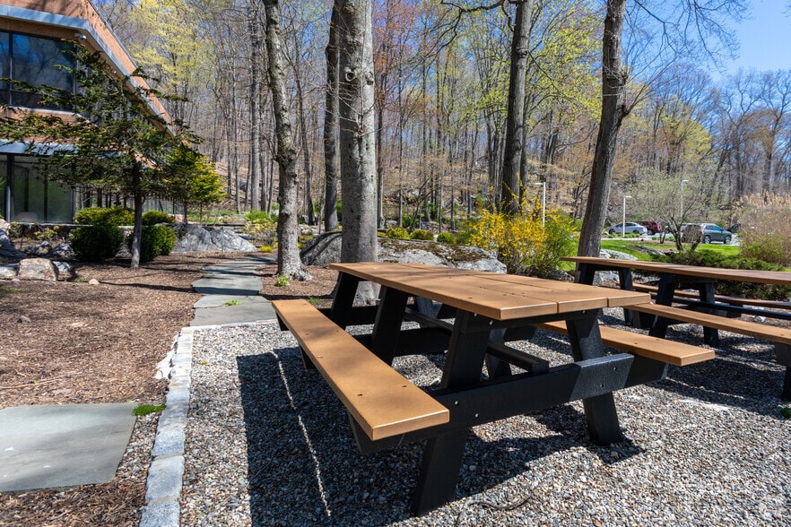 More Photos Of 28 Kaysal Ct, Armonk Office For Lease