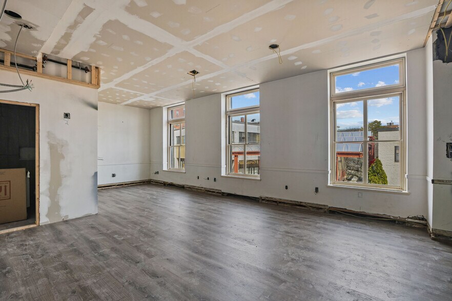 More Photos Of 255 Main St, Pawtucket Office For Sale